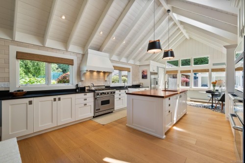 382 Judges Row, Qualicum Beach, BC 