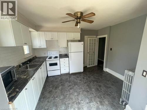34 Oak Street, Cambridge, ON - Indoor Photo Showing Kitchen