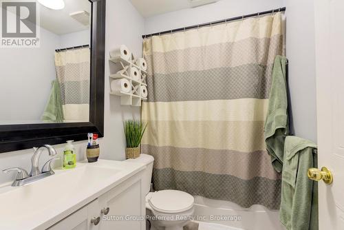 Full bathroom - 35 - 64 Hiawatha Road, Woodstock (Woodstock - North), ON - Indoor Photo Showing Bathroom