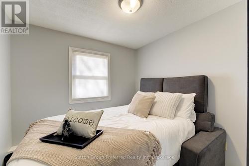 Bedroom - 35 - 64 Hiawatha Road, Woodstock (Woodstock - North), ON - Indoor Photo Showing Bedroom