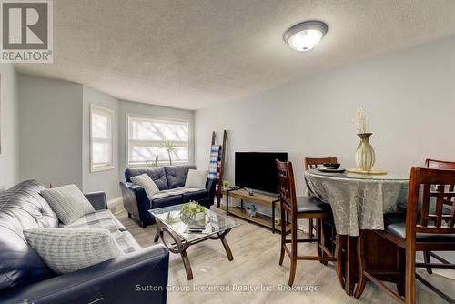 Living Room - 35 - 64 Hiawatha Road, Woodstock (Woodstock - North), ON - Indoor Photo Showing Living Room