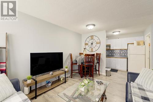 35 - 64 Hiawatha Road, Woodstock (Woodstock - North), ON - Indoor Photo Showing Living Room