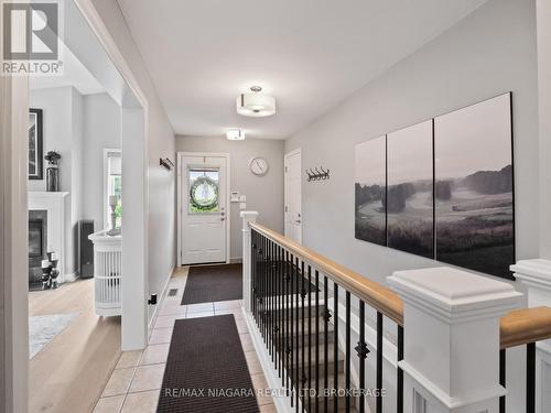 Side Foyer - 2738 Moyer Street, Pelham (North Pelham), ON - Indoor Photo Showing Other Room