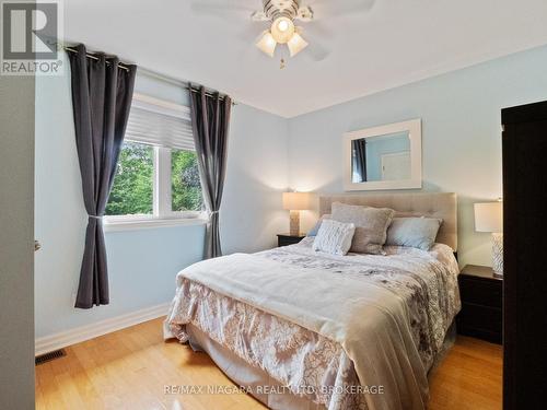 2738 Moyer Street, Pelham (North Pelham), ON - Indoor Photo Showing Bedroom