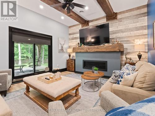 Guest House - 2738 Moyer Street, Pelham (North Pelham), ON - Indoor Photo Showing Living Room With Fireplace