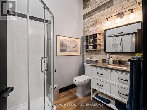 Guest House - 2738 Moyer Street, Pelham (North Pelham), ON - Indoor Photo Showing Bathroom