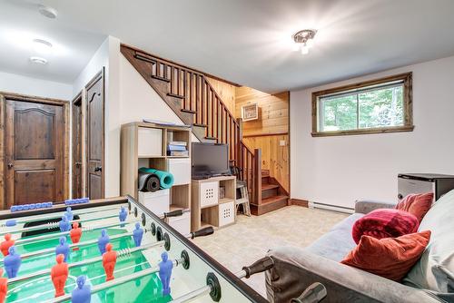 Salle familiale - 230 Rue Du Sommet, Entrelacs, QC - Indoor Photo Showing Other Room