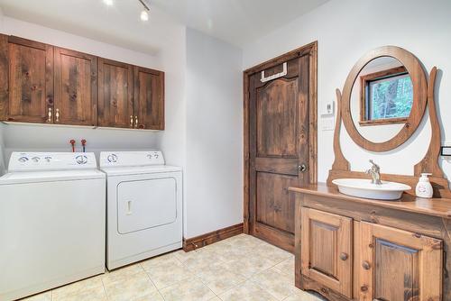 Salle de bains - 230 Rue Du Sommet, Entrelacs, QC - Indoor Photo Showing Laundry Room