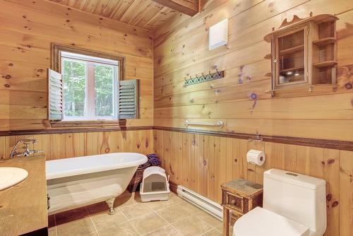 Bathroom - 230 Rue Du Sommet, Entrelacs, QC - Indoor Photo Showing Bathroom