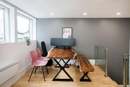 Salon - 1944 Rue Tupper, Montréal (Ville-Marie), QC 