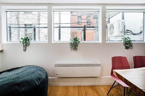 Salon - 1944 Rue Tupper, Montréal (Ville-Marie), QC 