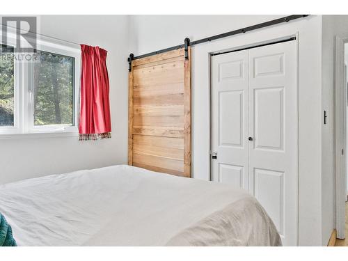 221 Prospect Drive, Princeton, BC - Indoor Photo Showing Bedroom