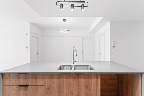 Kitchen - 1005-60  - 70 Rue Wellington S., Sherbrooke (Les Nations), QC - Indoor Photo Showing Kitchen With Double Sink