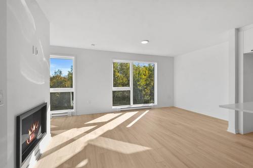 Living room - 008-110 Rue De Joliette, Bromont, QC - Indoor With Fireplace