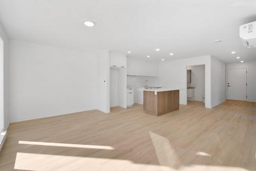Overall view - 008-110 Rue De Joliette, Bromont, QC - Indoor Photo Showing Kitchen