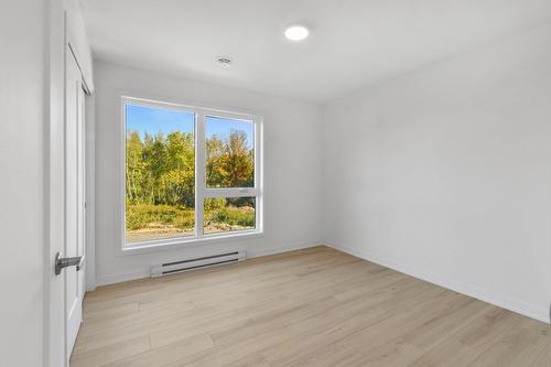 Bedroom - 008-110 Rue De Joliette, Bromont, QC - Indoor Photo Showing Other Room