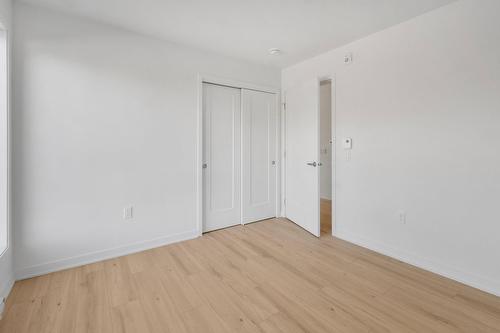 Bedroom - 008-110 Rue De Joliette, Bromont, QC - Indoor Photo Showing Other Room