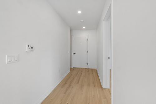 Passageway - 008-110 Rue De Joliette, Bromont, QC - Indoor Photo Showing Other Room