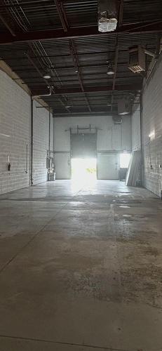 Commerce - 2286 Ch. St-François, Dorval, QC - Indoor Photo Showing Garage