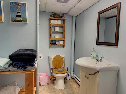 Bathroom - 314 Ch. Riverside, Matapédia, QC - Indoor Photo Showing Bathroom