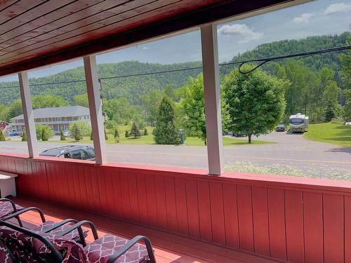 Veranda - 314 Ch. Riverside, Matapédia, QC -  With View