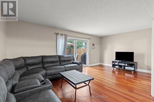 13 - 34 Dynasty Avenue, Hamilton (Stoney Creek), ON - Indoor Photo Showing Living Room