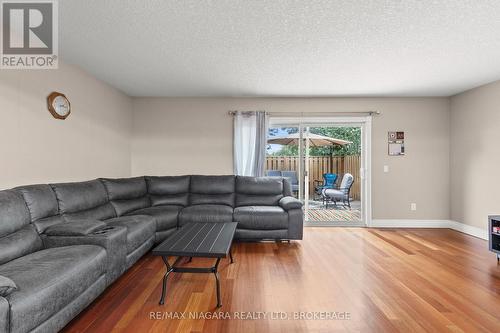 13 - 34 Dynasty Avenue, Hamilton (Stoney Creek), ON - Indoor Photo Showing Living Room