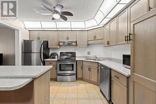 13 - 34 Dynasty Avenue, Hamilton (Stoney Creek), ON - Indoor Photo Showing Kitchen With Double Sink