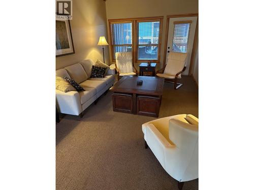 308 Creekview Road Unit# 17, Penticton, BC - Indoor Photo Showing Living Room