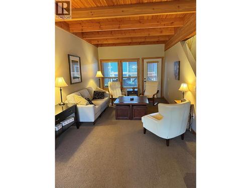 308 Creekview Road Unit# 17, Penticton, BC - Indoor Photo Showing Living Room
