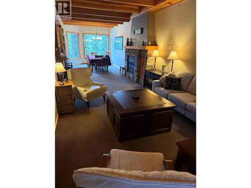 308 Creekview Road Unit# 17, Penticton, BC - Indoor Photo Showing Living Room With Fireplace