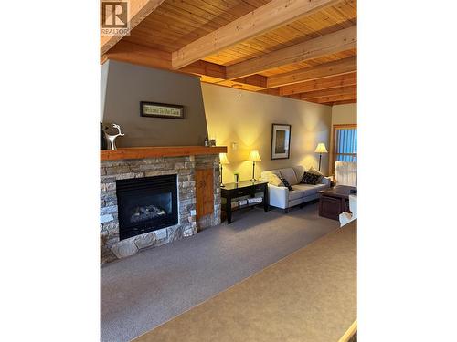 308 Creekview Road Unit# 17, Penticton, BC - Indoor Photo Showing Other Room With Fireplace
