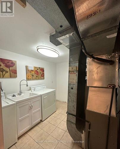 3433 Ash Row Crescent, Mississauga, ON - Indoor Photo Showing Laundry Room