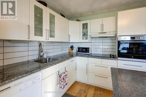 70 Kerry Point Road, Leeds And The Thousand Islands, ON - Indoor Photo Showing Kitchen