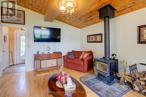 70 Kerry Point Road, Leeds And The Thousand Islands, ON - Indoor Photo Showing Living Room With Fireplace