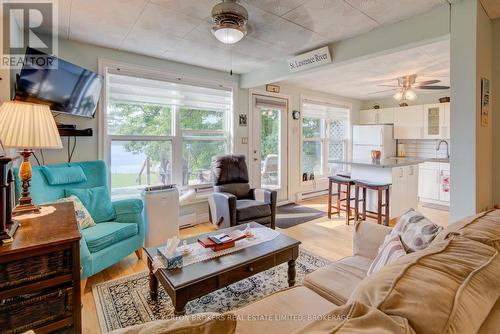 70 Kerry Point Road, Leeds And The Thousand Islands, ON - Indoor Photo Showing Living Room