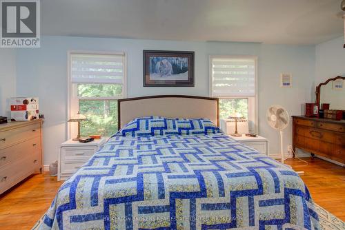 70 Kerry Point Road, Leeds And The Thousand Islands, ON - Indoor Photo Showing Bedroom