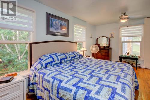 70 Kerry Point Road, Leeds And The Thousand Islands, ON - Indoor Photo Showing Bedroom