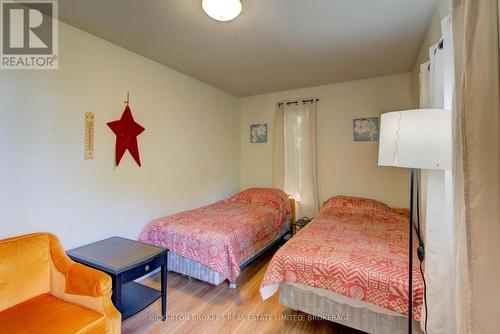 70 Kerry Point Road, Leeds And The Thousand Islands, ON - Indoor Photo Showing Bedroom