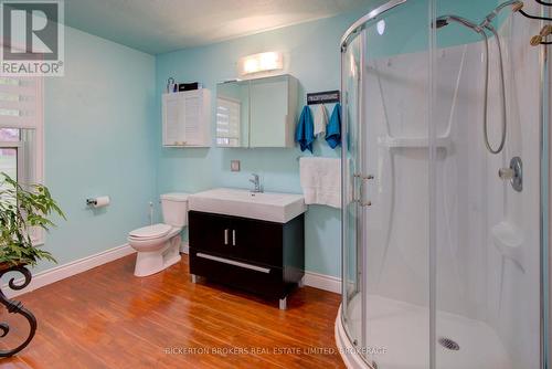 70 Kerry Point Road, Leeds And The Thousand Islands, ON - Indoor Photo Showing Bathroom