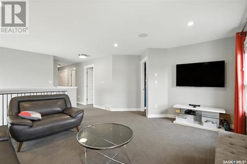 212 Secord Way, Saskatoon, SK - Indoor Photo Showing Living Room
