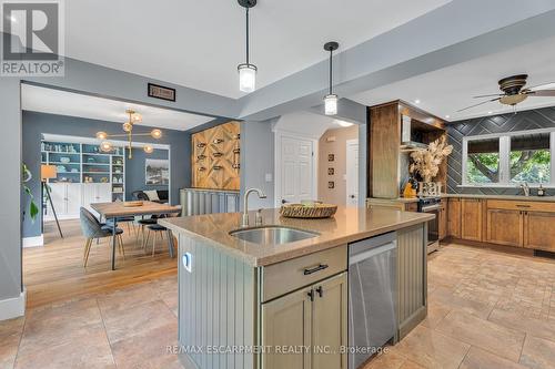 316 Fennell Avenue, Hamilton, ON - Indoor Photo Showing Kitchen