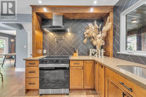 316 Fennell Avenue, Hamilton, ON - Indoor Photo Showing Kitchen