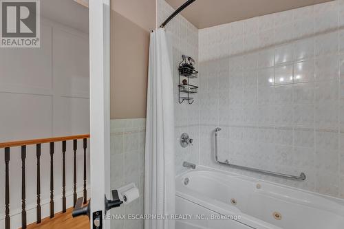 316 Fennell Avenue, Hamilton, ON - Indoor Photo Showing Bathroom