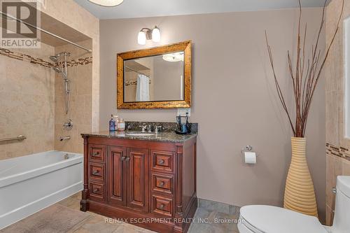 316 Fennell Avenue, Hamilton, ON - Indoor Photo Showing Bathroom