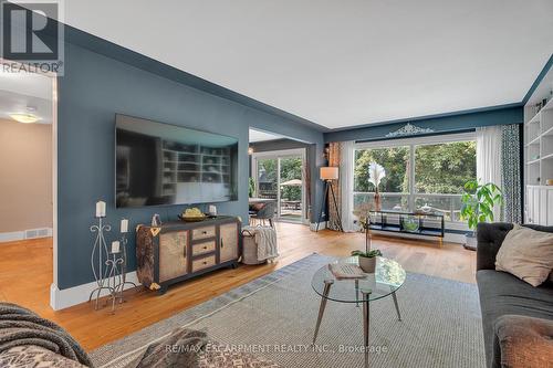 316 Fennell Avenue, Hamilton, ON - Indoor Photo Showing Living Room