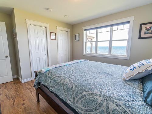 18 Shore Rd E, Hampton, PE 