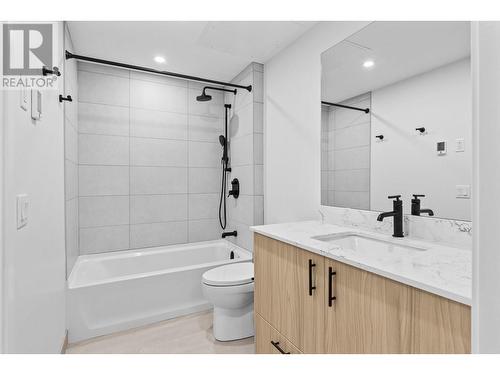 9652 Benchland Drive Unit# 409, Lake Country, BC - Indoor Photo Showing Bathroom