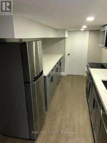 26 Fairleigh Avenue N, Hamilton, ON - Indoor Photo Showing Kitchen