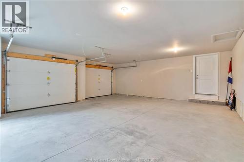 121 Hazel Crescent, Kingsville, ON - Indoor Photo Showing Garage